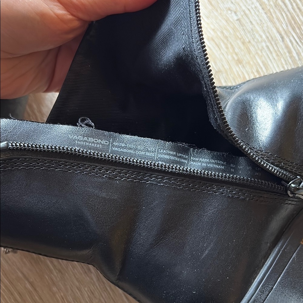 Vagabond Heeled Ankle Boots - Picture 7 of 8